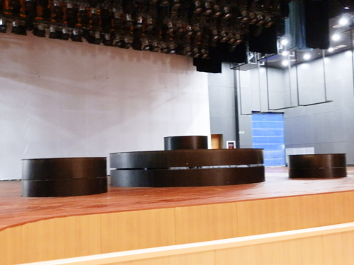 旋轉(zhuǎn)、升降舞臺